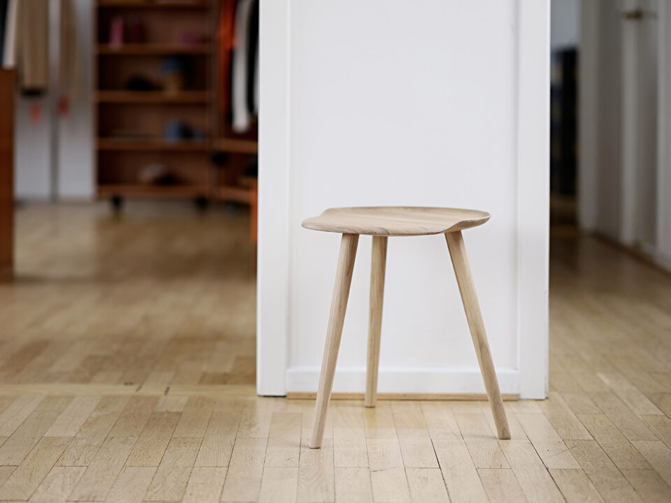 ONECOLLECTIONaKANDE STOOL 3 LEGS.休闲椅